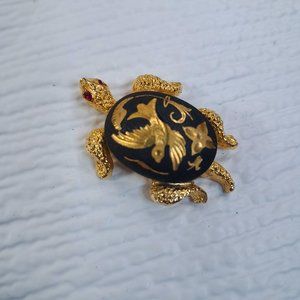 Vintage DAG TURTLE BROOCH Gold tone Inlay red eyes Damascene Spain pin READ
